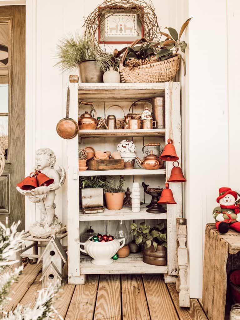 Christmas Porch decor.  Great Tips for holiday decorating
