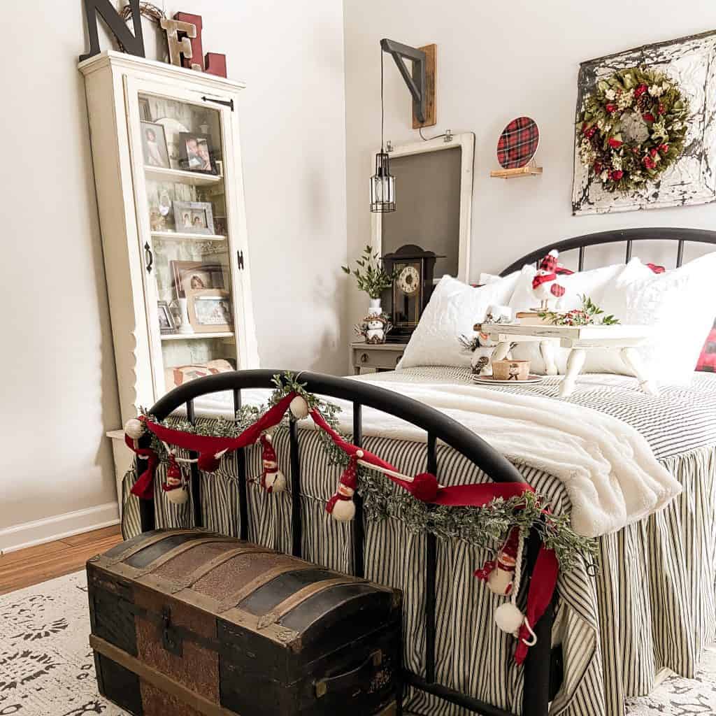 Vintage inspired Christmas Farmhouse Style.  Repurposed holiday décor, diy Christmas projects, 