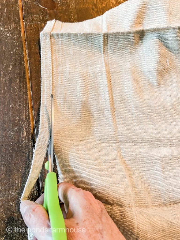 Use Drop Cloth Fabric to make a Cinco de Mayo DIY Table Runner with lemons and limes