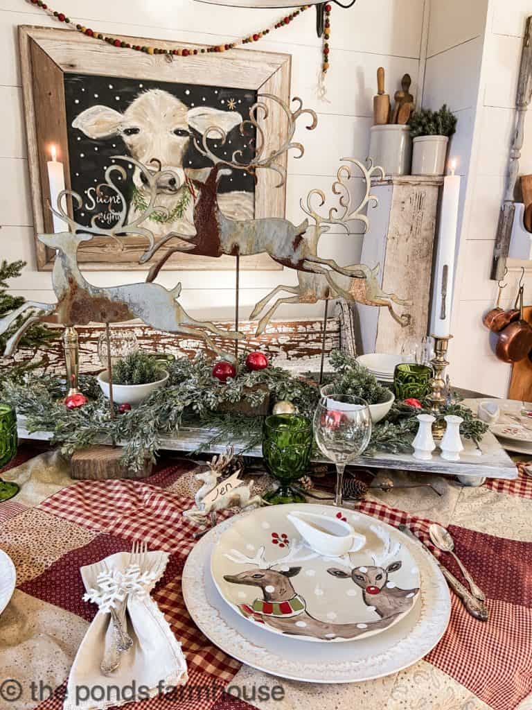 Creative Christmas Table Setting Ideas with reindeer and snowflakes