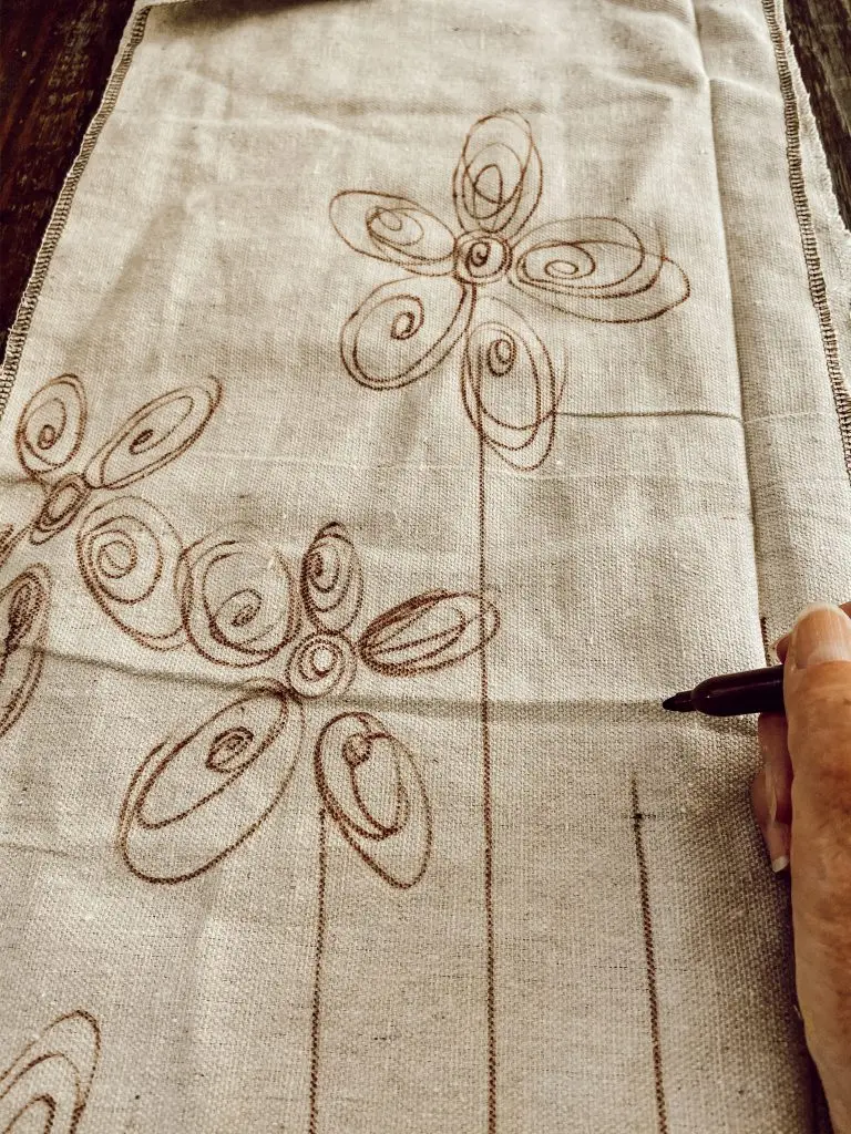 draw designs onto drop cloth for diy table runner