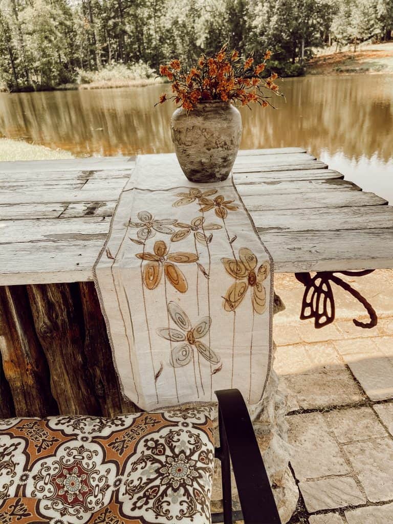 Easy Step by Step craft instructions to make DIY Hand Painted Table Runner's from Drop Cloth Material.  Simple instructions and fun craft to make for fall decorating.  