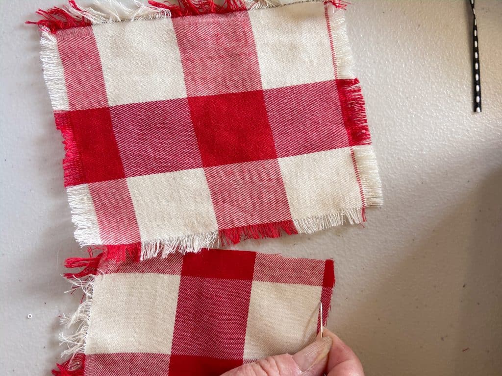 ravel threads for a distressed look on DIY Cutlery Pocket Napkins