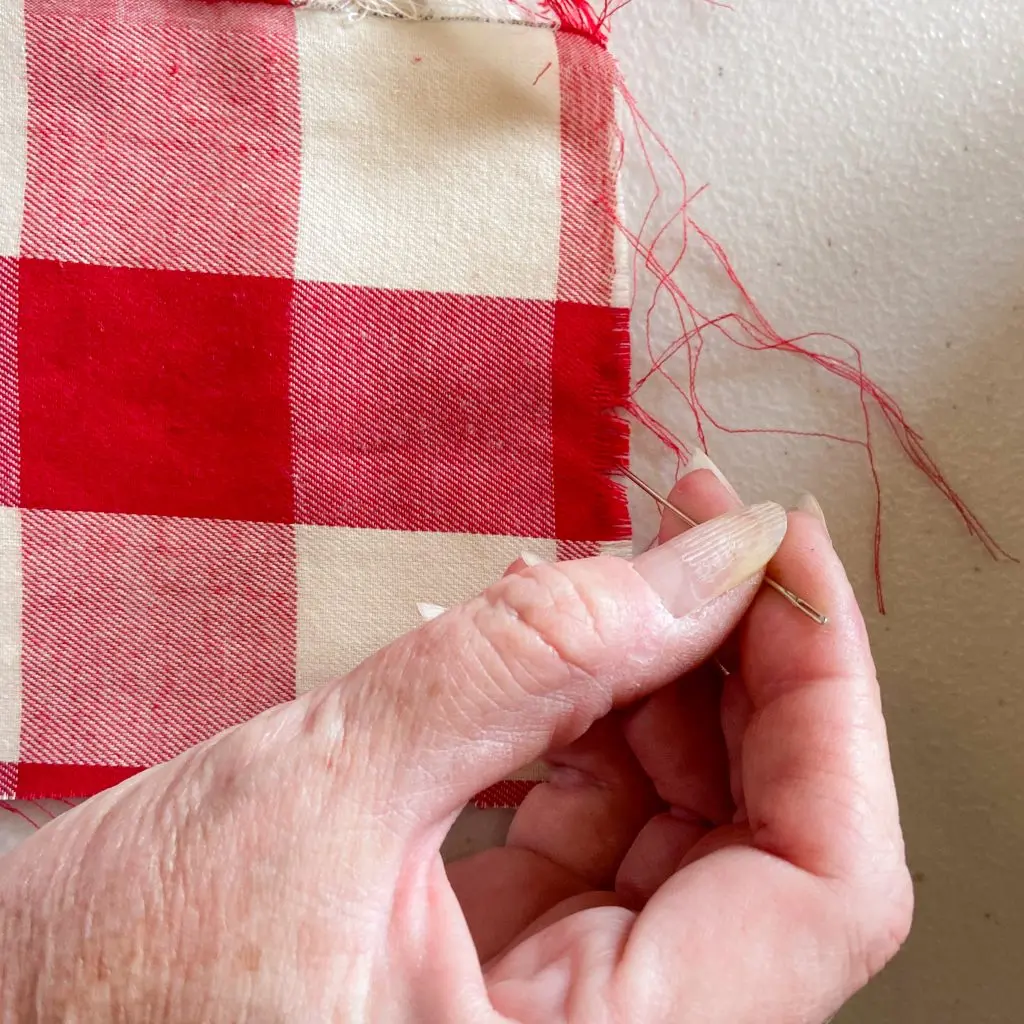 ravel threads for a distressed look on DIY Cutlery Pocket Napkins