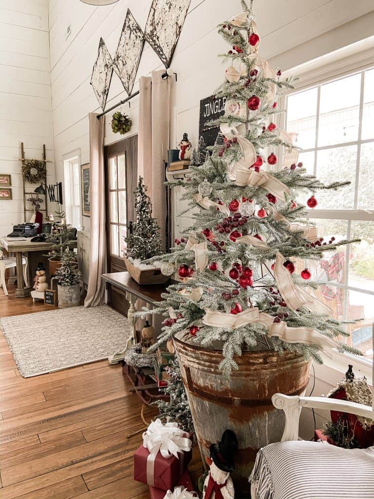 Vintage inspired Christmas Farmhouse Style.  Repurposed holiday décor, diy Christmas projects, 