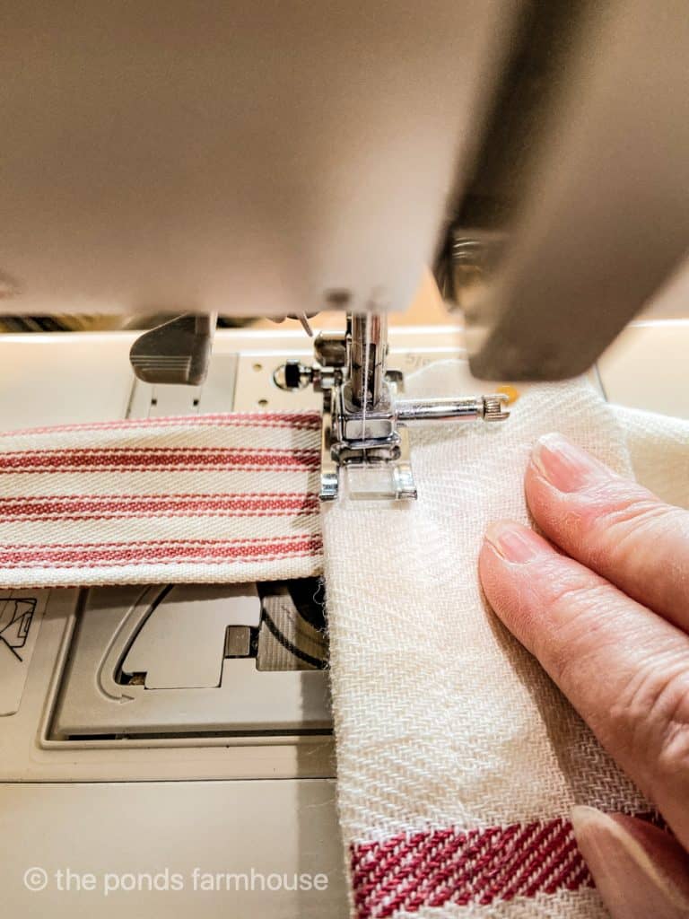 Sew ties to the apron with sewing machine.