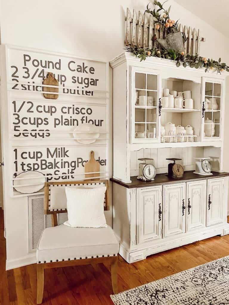 Paint a recipe on the wall behind the DIY Plate rack and decorate with minimal dishes.