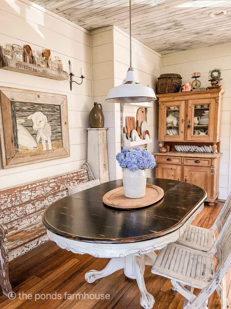 Fresh hydrangea blooms for modern farmhouse decor in the dining room.