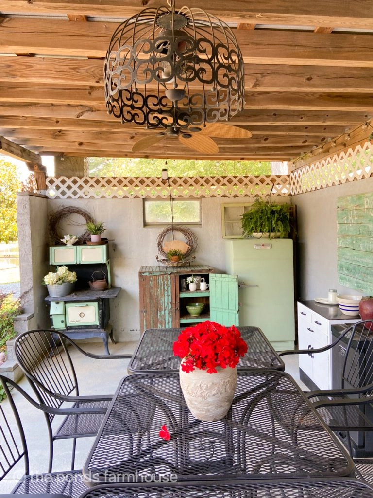 Vintage Outdoor Kitchen Decor and What to look for.  Dirt Road Adventures
