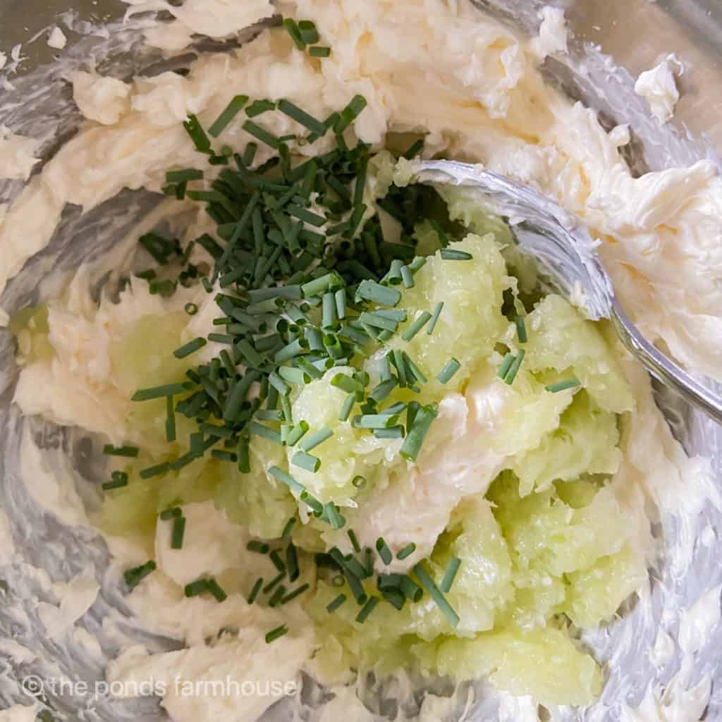Add to cucumber and cream cheese mixture.