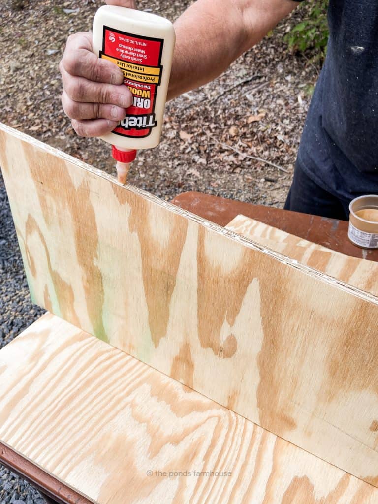 Wood glue used to glue plywood together.