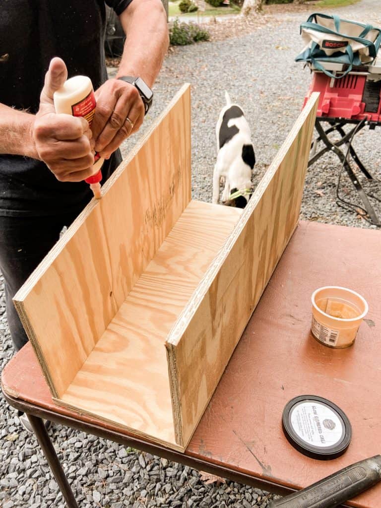 Build DiY Planters from plywood using wood glue.