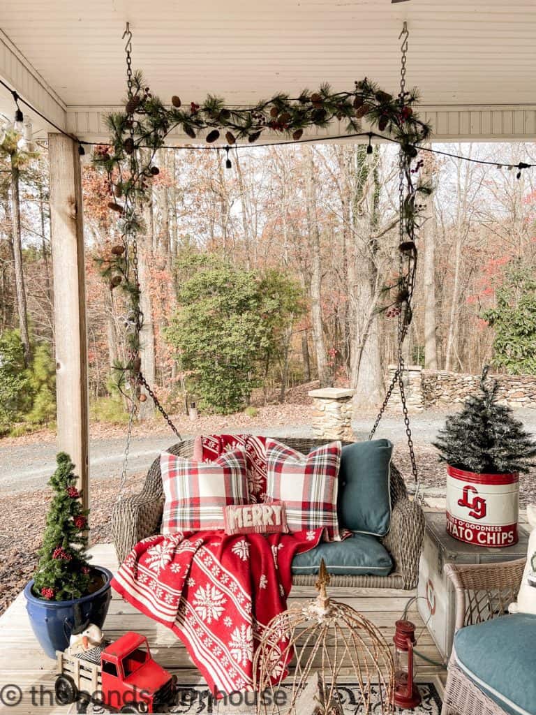 Farmhouse Outdoor & Front Porch Christmas Decoration Ideas for the Southern Swing.