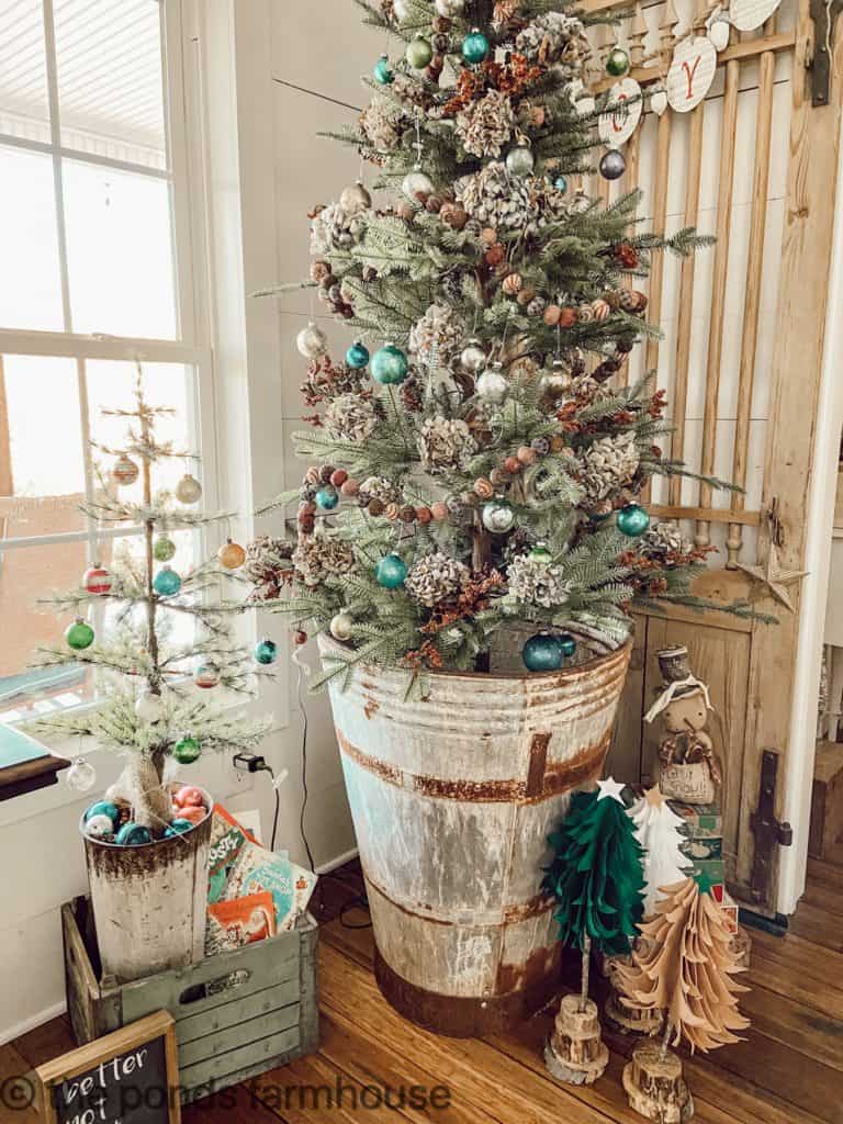 Creative Christmas decorating ideas with vintage ornaments and dried hydrangeas.  