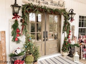 5 Christmas Farmhouse Porch Ideas - The Ponds Farmhouse