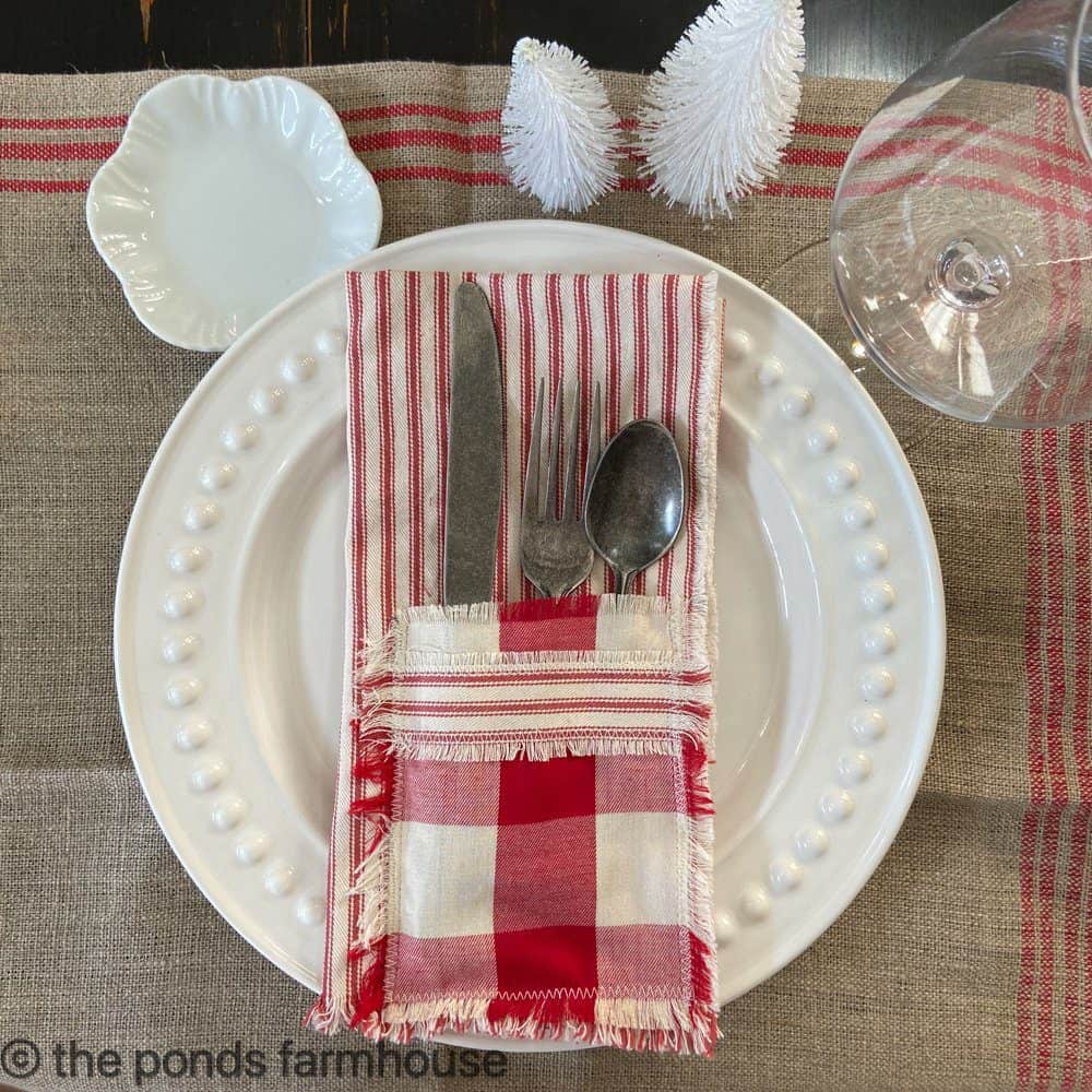 DIY Cutlery Pocket Christmas Napkins for the holidays.