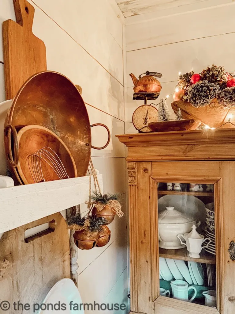Vintage Decorating Ideas in a modern farmhouse for Christmas