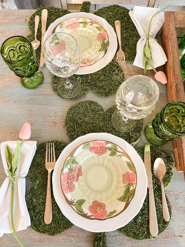 St Patrick’s Day table scape. Moss four leaf place mats. Vintage floral plates.