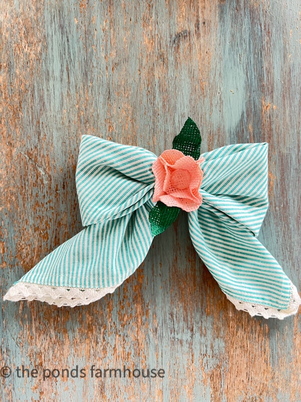 How to Make a Bow Tie Napkin Fold to use when entertaining.  Creative Tablescape ideas with DIY Burlap Napkin Ring