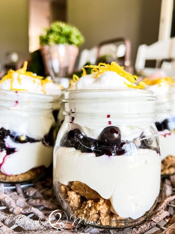 Dessert Brunch Recipes for Easter. Blueberry parfait recipe. Refreshing blueberry recipes.