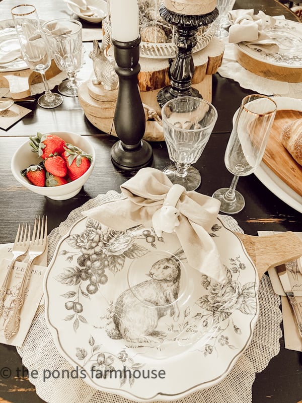 Vintage & DIY combine for a Easter Table setting with black and white dinner plate on DIY Flower Shaped Placemat