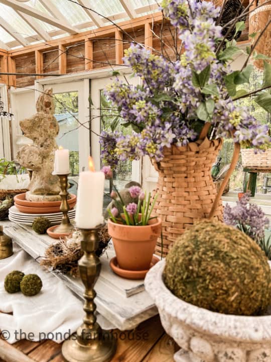 25+ Summer Floral Centerpiece Ideas Using Thrifted Containers
