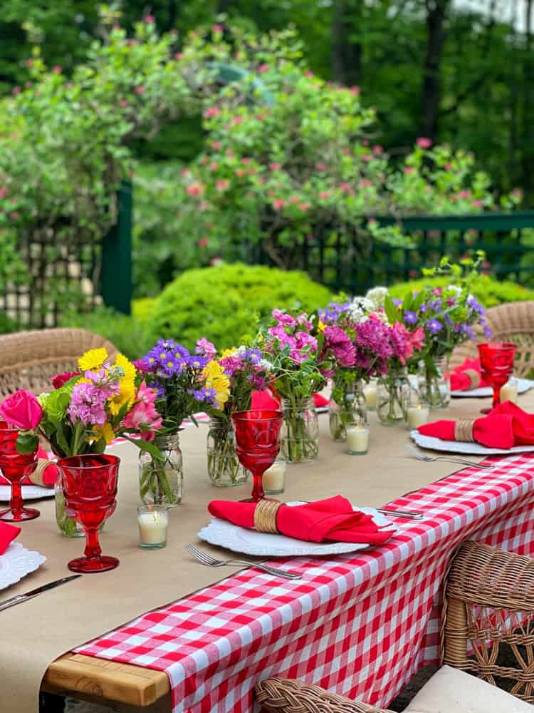 Beautiful outdoor table scapes