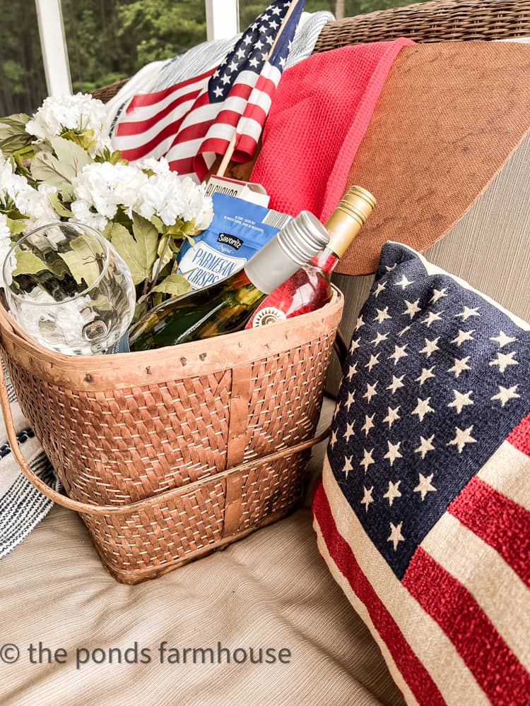 What to pack for fun patriotic picnic ideas.  
