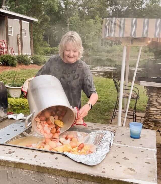 cropped-5-things-you-need-to-knowto-host-a-low-country-boil-party-11.jpg