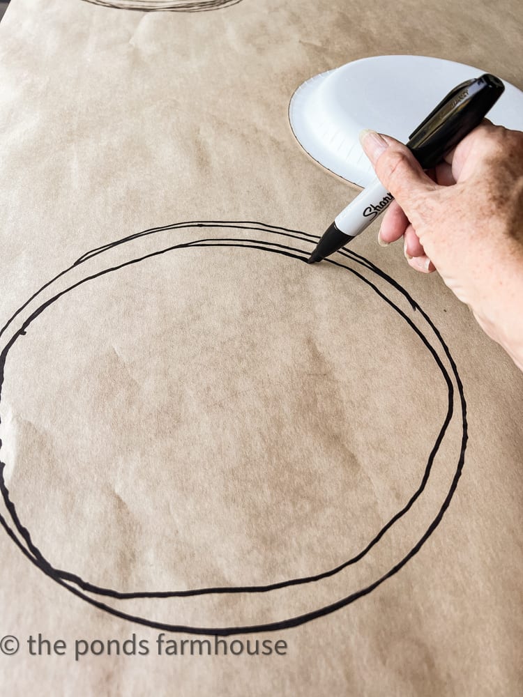 Draw circles onto the kraft paper