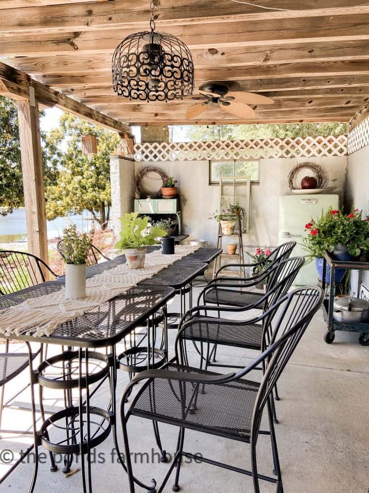 outdoor kitchen dining tables & Chairs with Vintage appliances