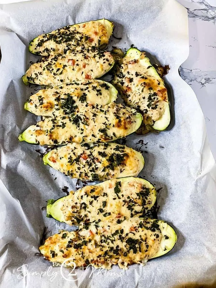 Easy Chicken Alfredo Zucchini Boat Recipe. Healthy Zucchini Recipe. Baked zucchini recipes, Summer zucchini recipes 