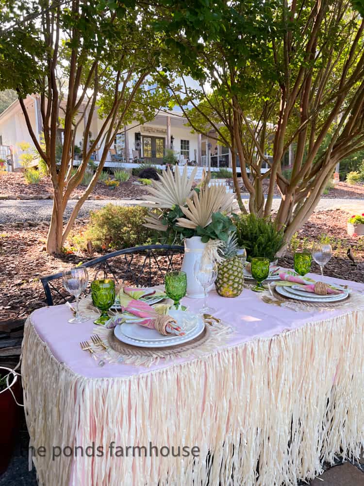 5 Luau Party Table Decor Ideas, Hawaiian Luau, Alfresco table setting, Outdoor Hawaiian Luau 