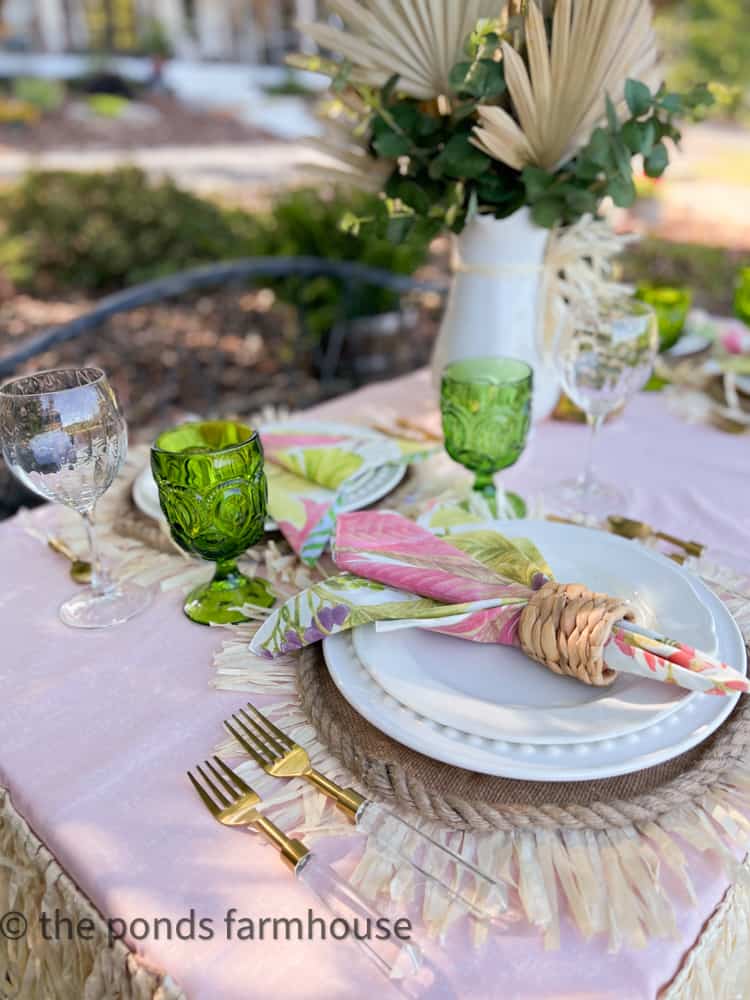 Luau place setting for great party decor ideas.  Hawaiian place settings