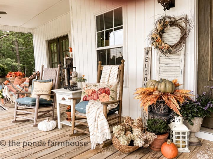 5 Easy Ways To Decorate A Large Farmhouse Porch For Fall