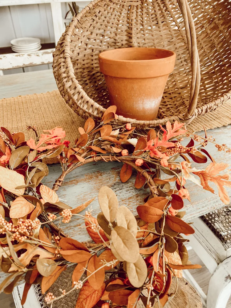 Centerpiece Basket Decorating Ideas for Fall and Autumn.  Farmhouse Style table centerpiece ideas.  
