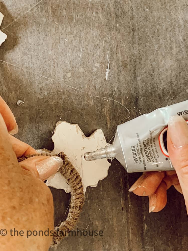 apply glue to hold leaf to napkin ring.