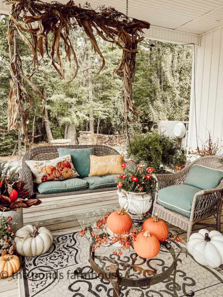 5 Easy Ways To Decorate A Large Farmhouse Porch For Fall