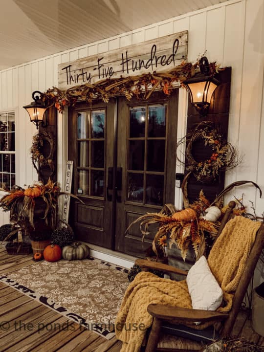 11 Best Cozy Front Porch Ideas for Fall Outdoor Seating Areas
