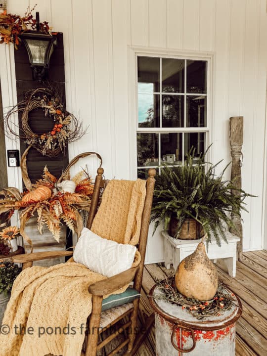 11 Best Cozy Front Porch Ideas for Fall Outdoor Seating Areas