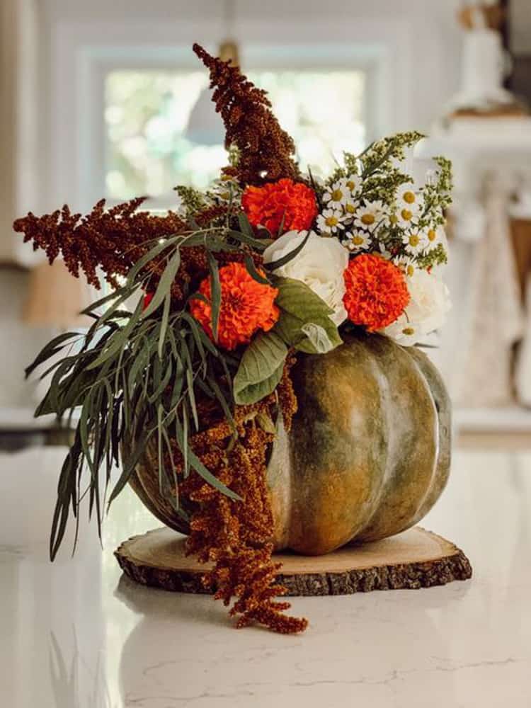 Pumpkin Centerpiece Idea for Fall Farmhouse Tablescapes or Thanksgiving and Friendsgiving Tables