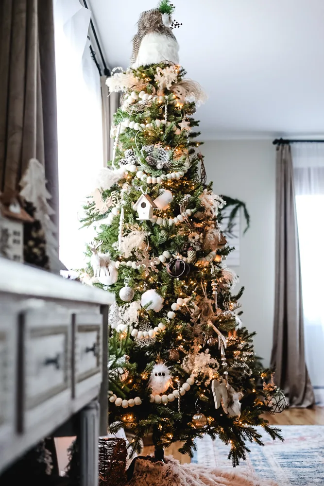 Tips on decorating for a winter woodland themed Christmas Tree and Holiday Ideas.