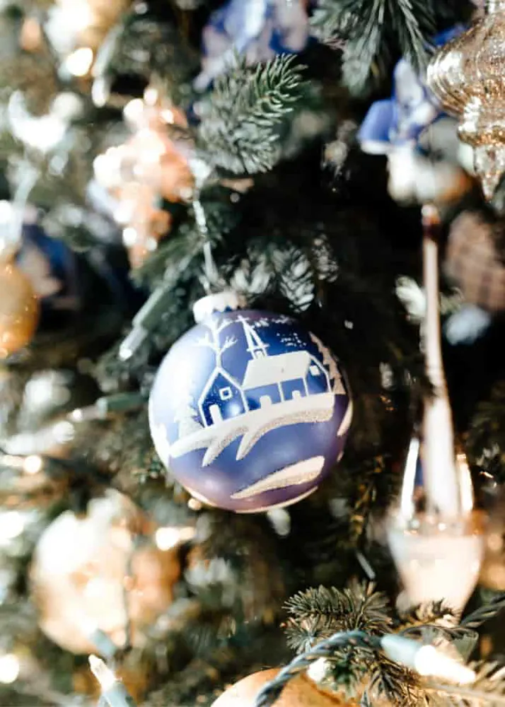 Decorate your home in classic blue and white with these great tips for Christmas and Holiday Decorating