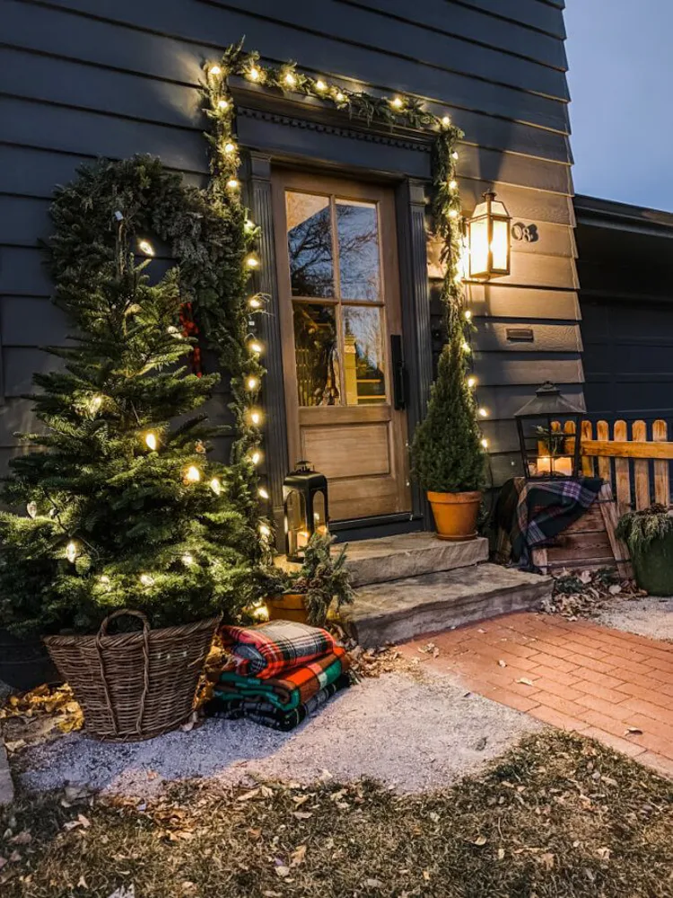 Decorate your step for Christmas with these creative ideas.