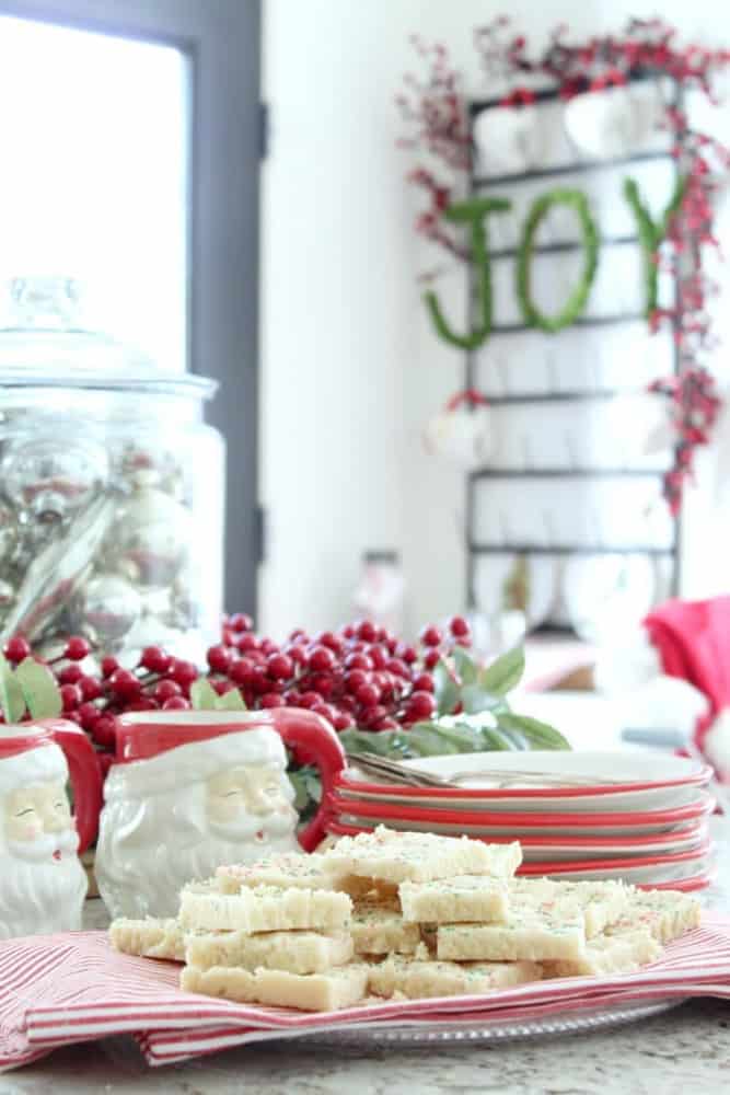Easy Shortbread Cookies Recipe for Christmas Parties and Holiday Entertaining ideas.