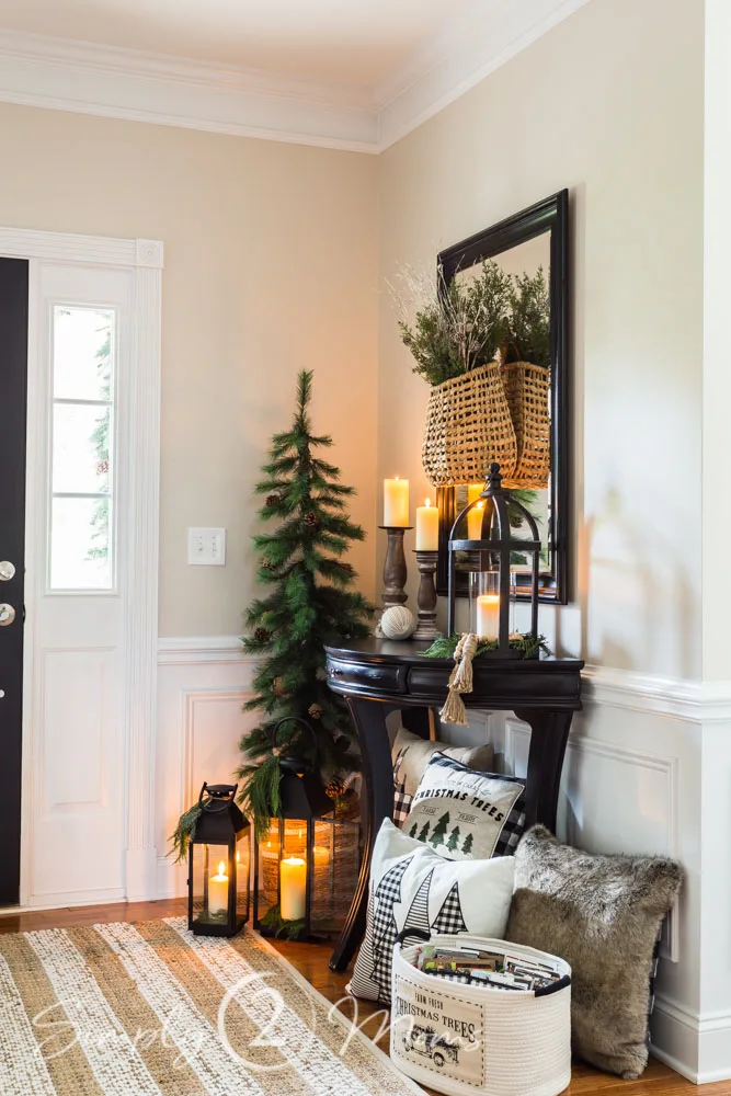 Decorate your entryway with these cozy Christmas Decor Tips and Holiday decorating inspiration.