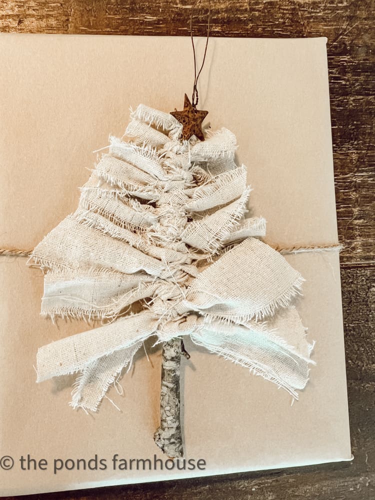 Its a wrap! DIY tree gift toppers for all your Christmas gifts