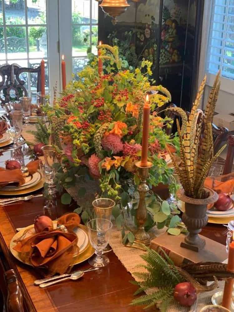 Elegant Farmhouse Tablescape for Thanksgiving and Friendsgiving dinner parties.