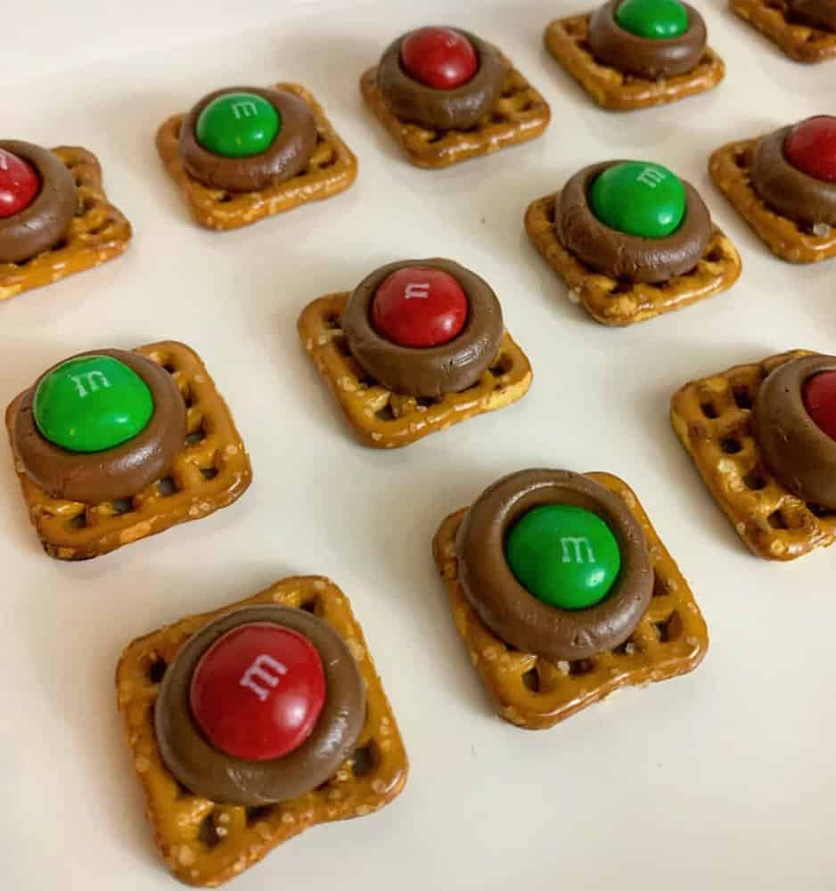 Easy Christmas Cookies great for Holiday Entertaining, kids parties and more.