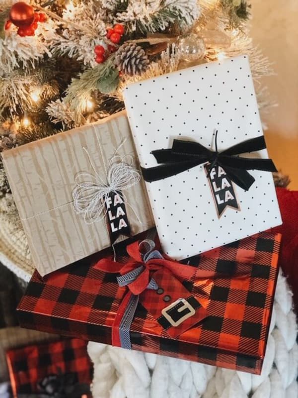 Secrets to Christmas gift wrapping that you need to know.